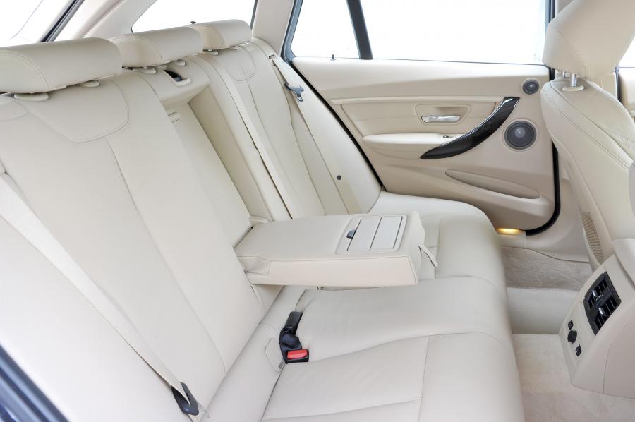  BMW 328i Touring Luxury 2012 года  (фото 15 из 200)